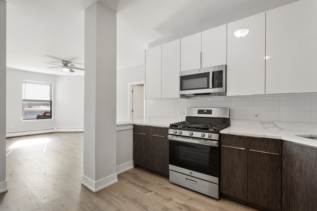 1625 W Howard Avenue - Photo 1