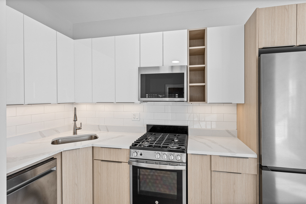 1625 W Howard Avenue - Photo 2
