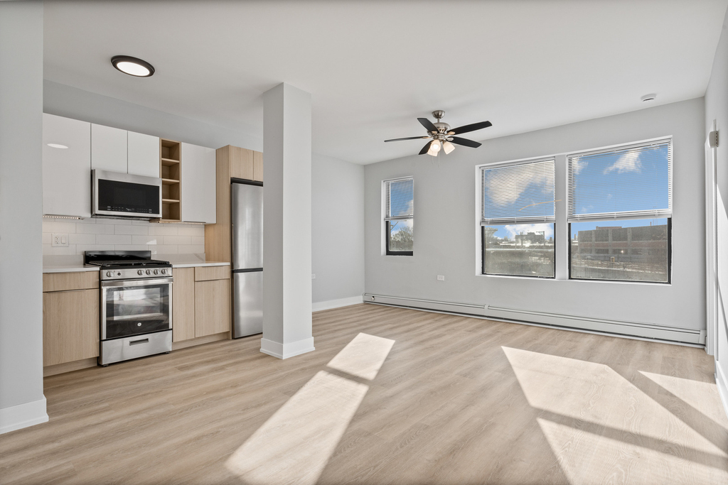 1625 W Howard Avenue - Photo 1
