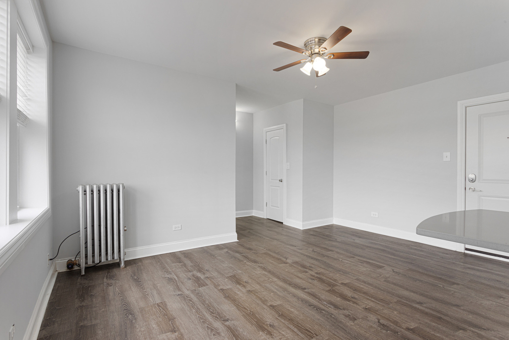 1521 W Sherwin Avenue - Photo 5