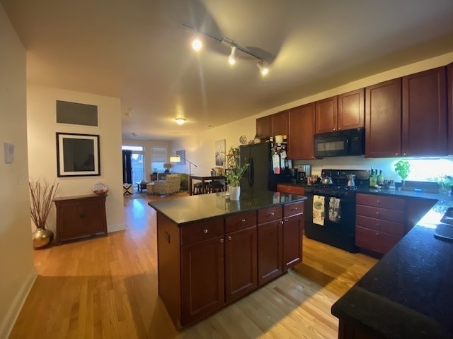 2000 W Warren Boulevard - Photo 7