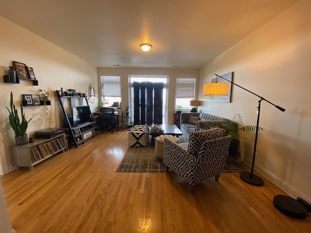 2000 W Warren Boulevard - Photo 12