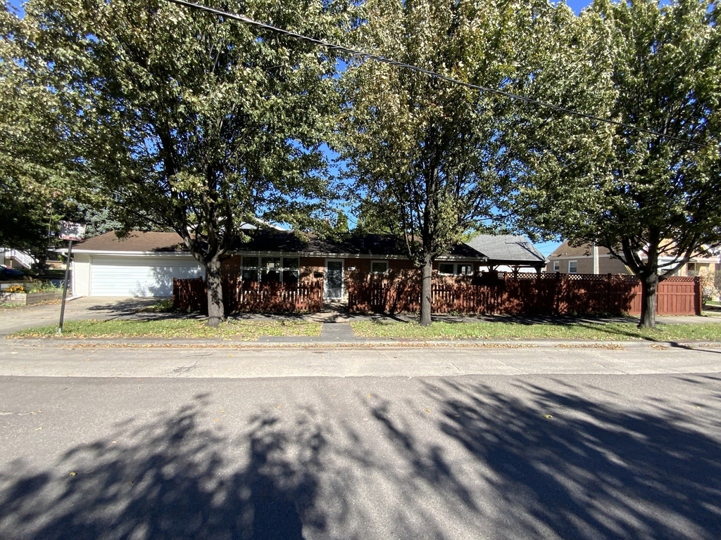 7440 W Everell Avenue - Photo 0