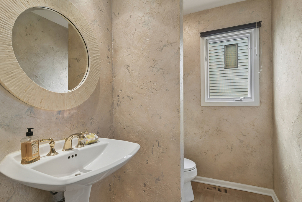 2059 Sheridan Road - Photo 11