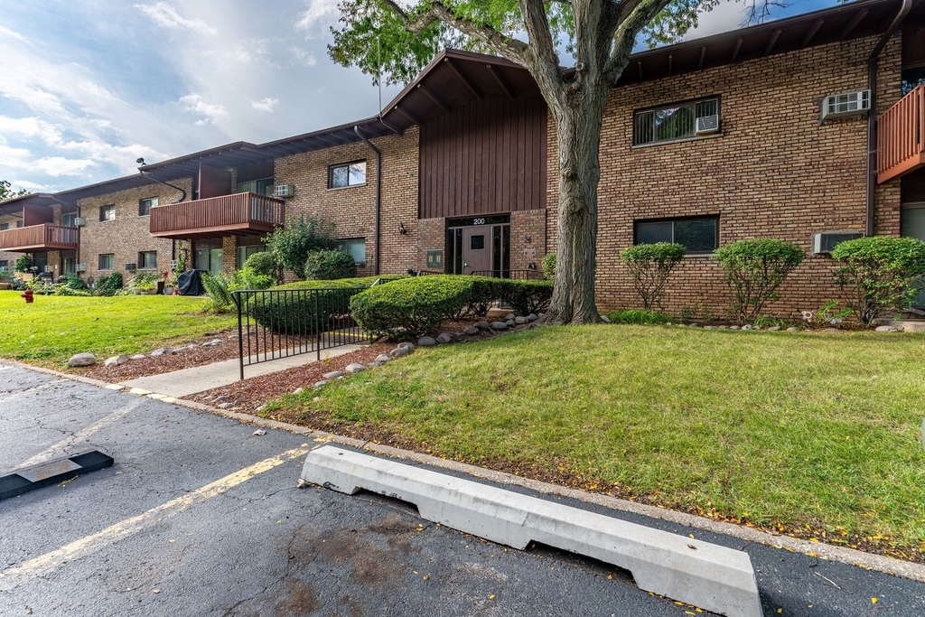 200 Willow Lane - Photo 1