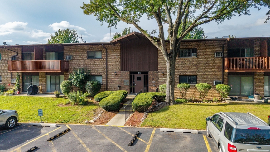 200 Willow Lane - Photo 0