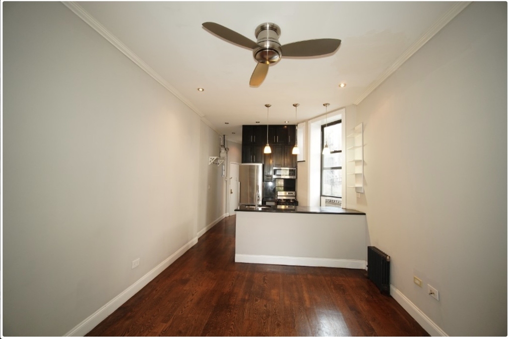 Avenue B, East Village - Photo 1