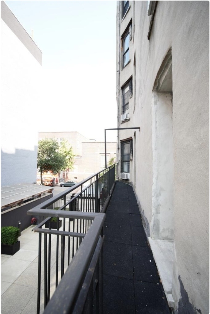 Avenue B, East Village - Photo 3