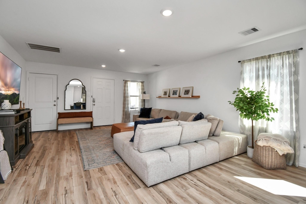 932 Gentle Moss Drive - Photo 5