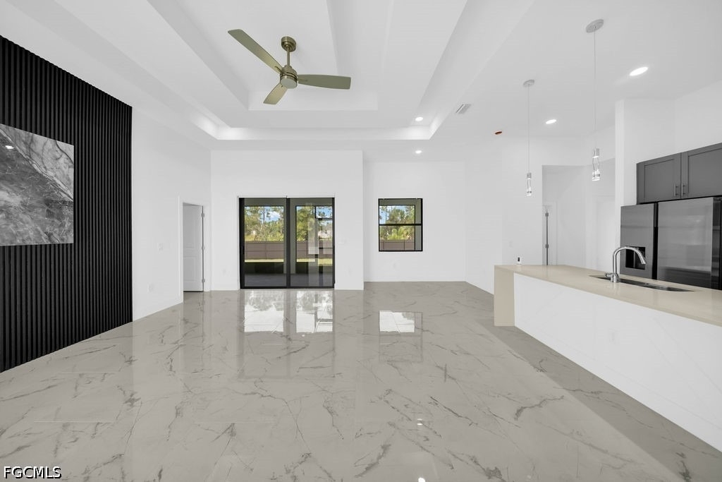 1025 Gladys Street - Photo 4