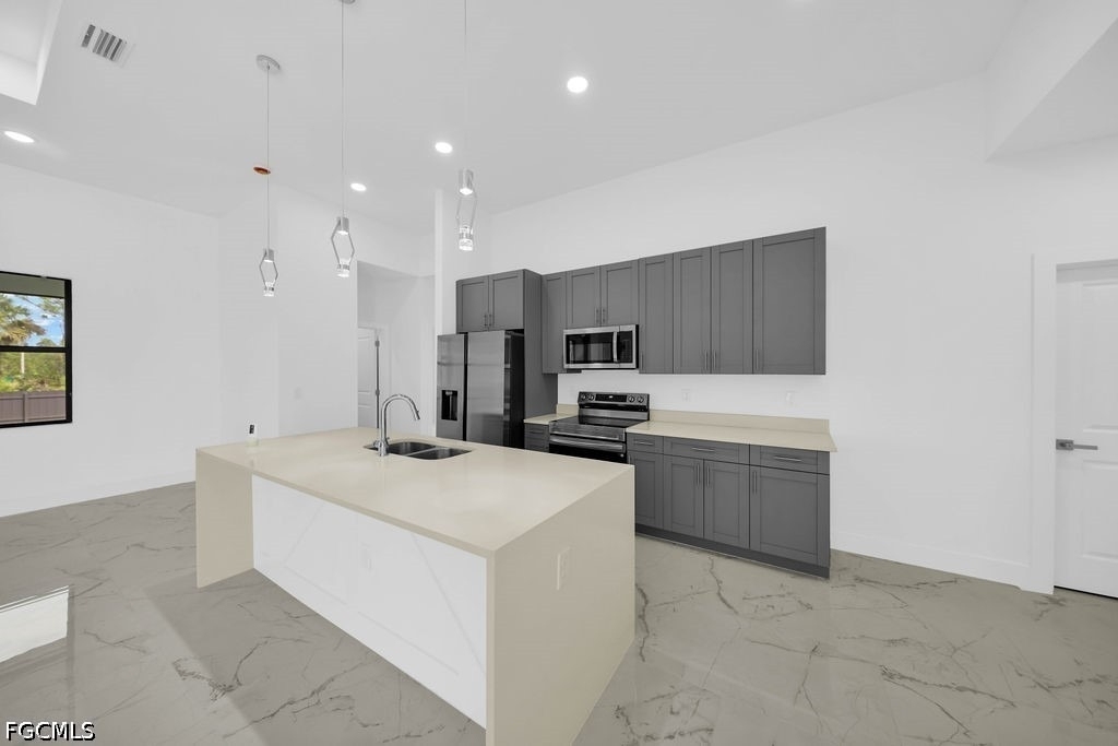 1025 Gladys Street - Photo 5