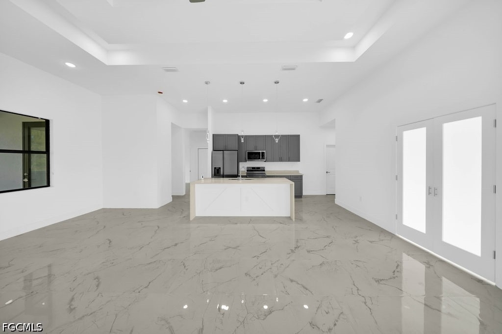 1025 Gladys Street - Photo 3