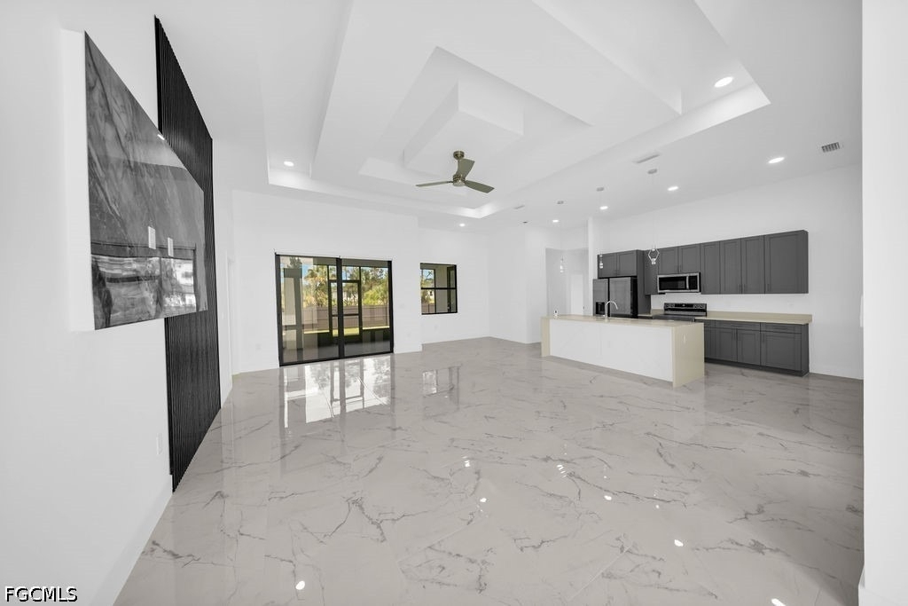 1025 Gladys Street - Photo 2