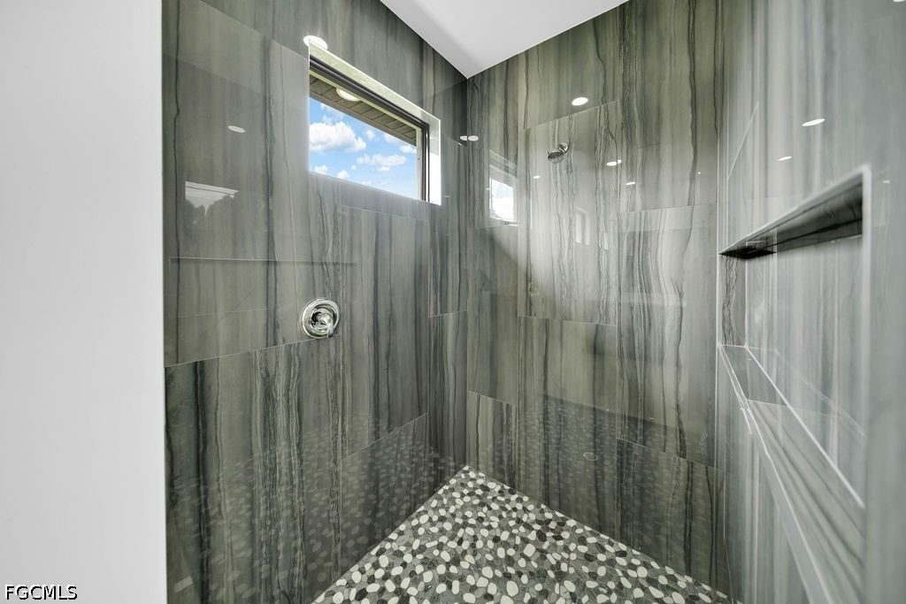 1025 Gladys Street - Photo 15