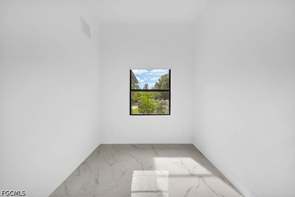 1025 Gladys Street - Photo 8
