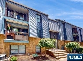 700 Schuyler - Photo 1