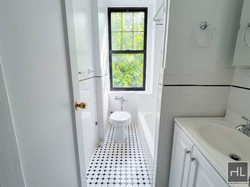 West 11th Street - Photo 4