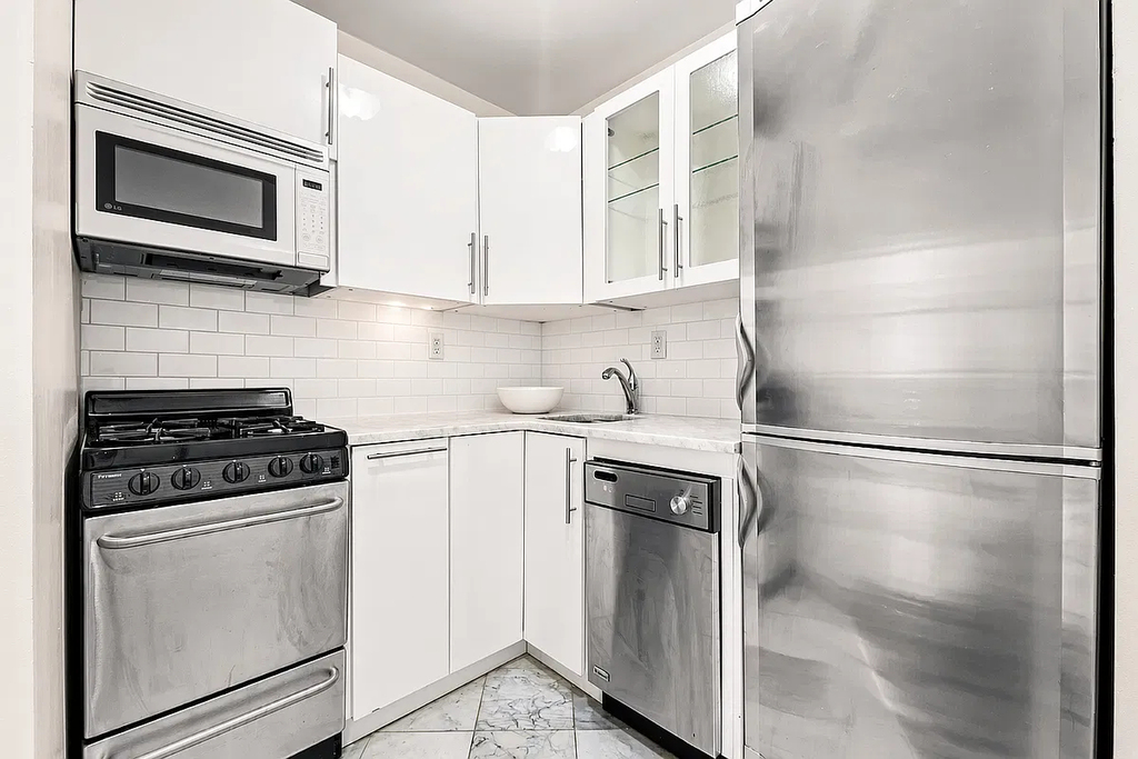 322 West 14th Street - Photo 1