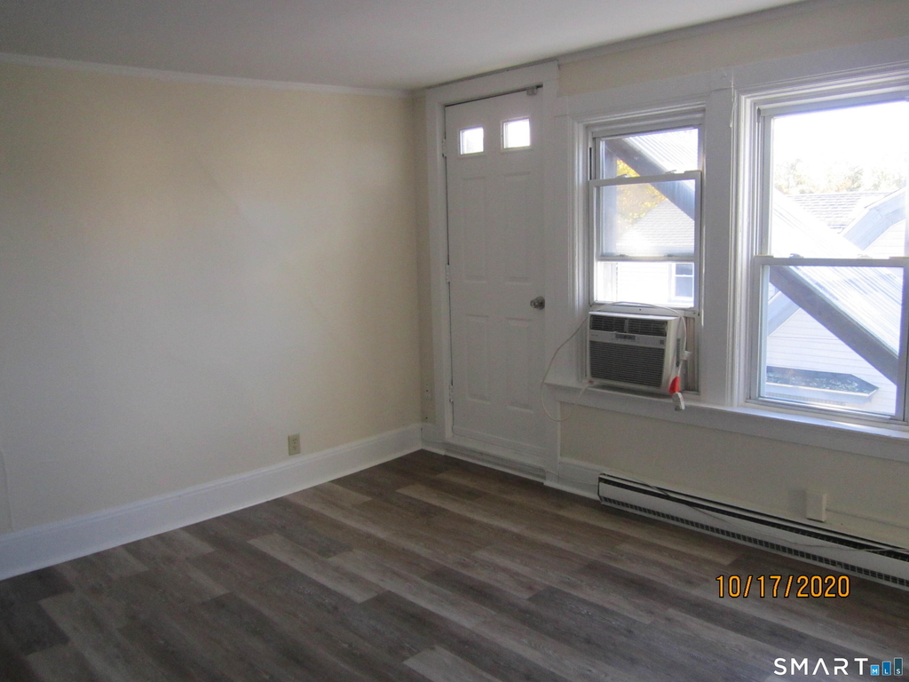 1085 Broad Street - Photo 2
