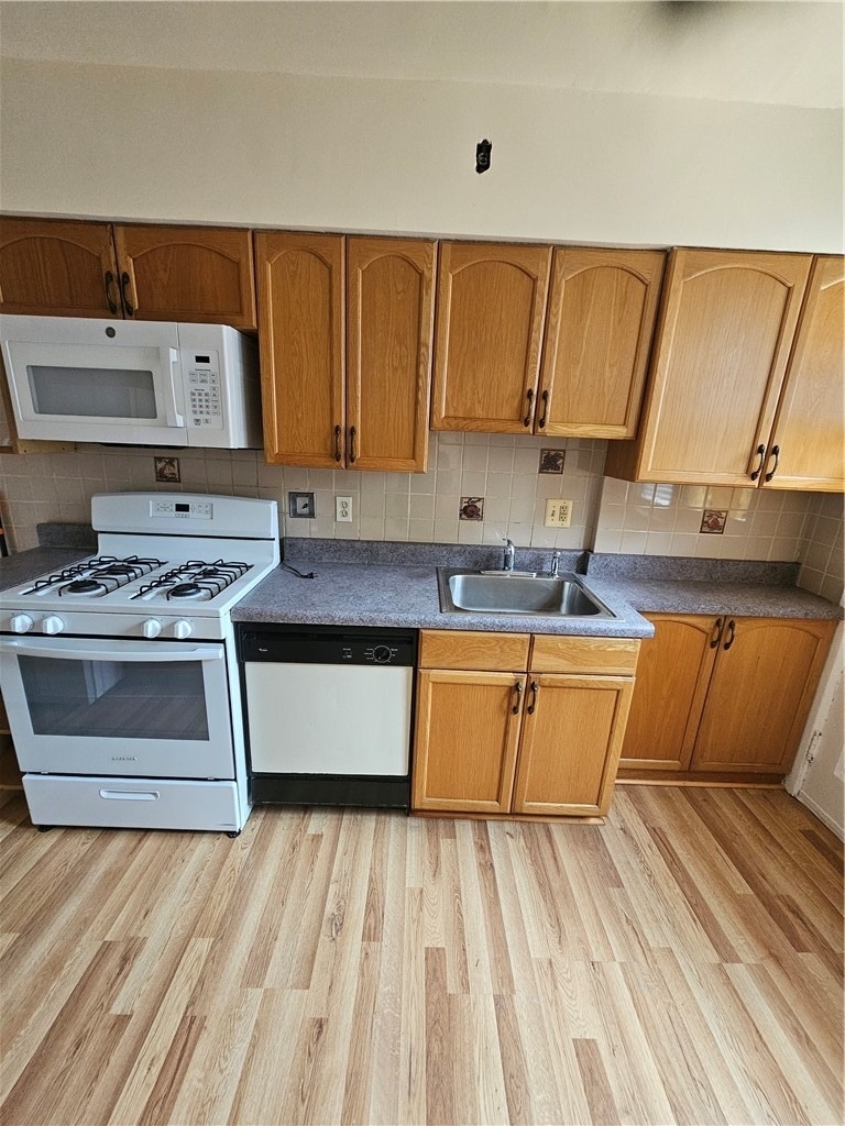 2332 Sherbrook - Photo 12