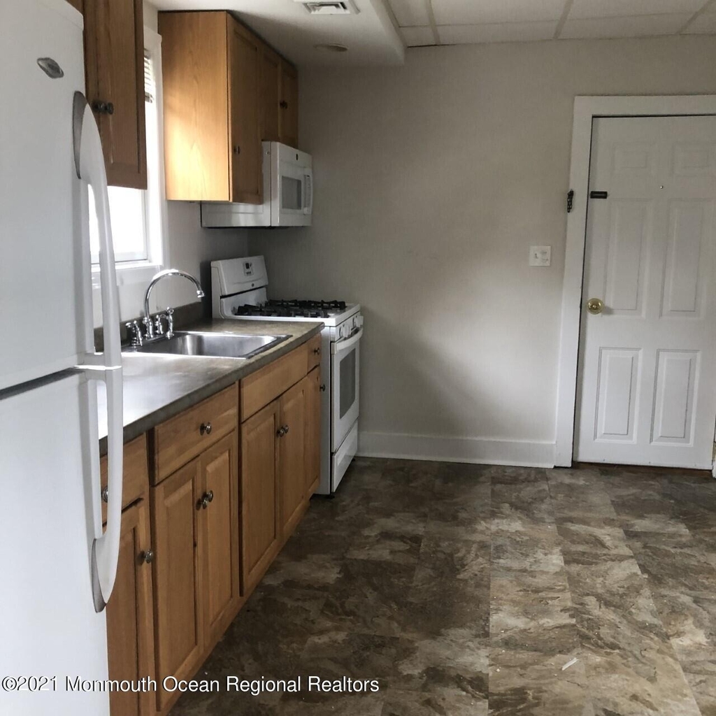 497 Sycamore Avenue - Photo 9