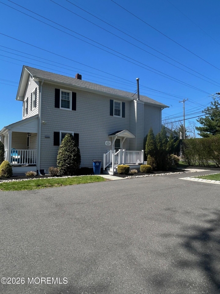 497 Sycamore Avenue - Photo 1