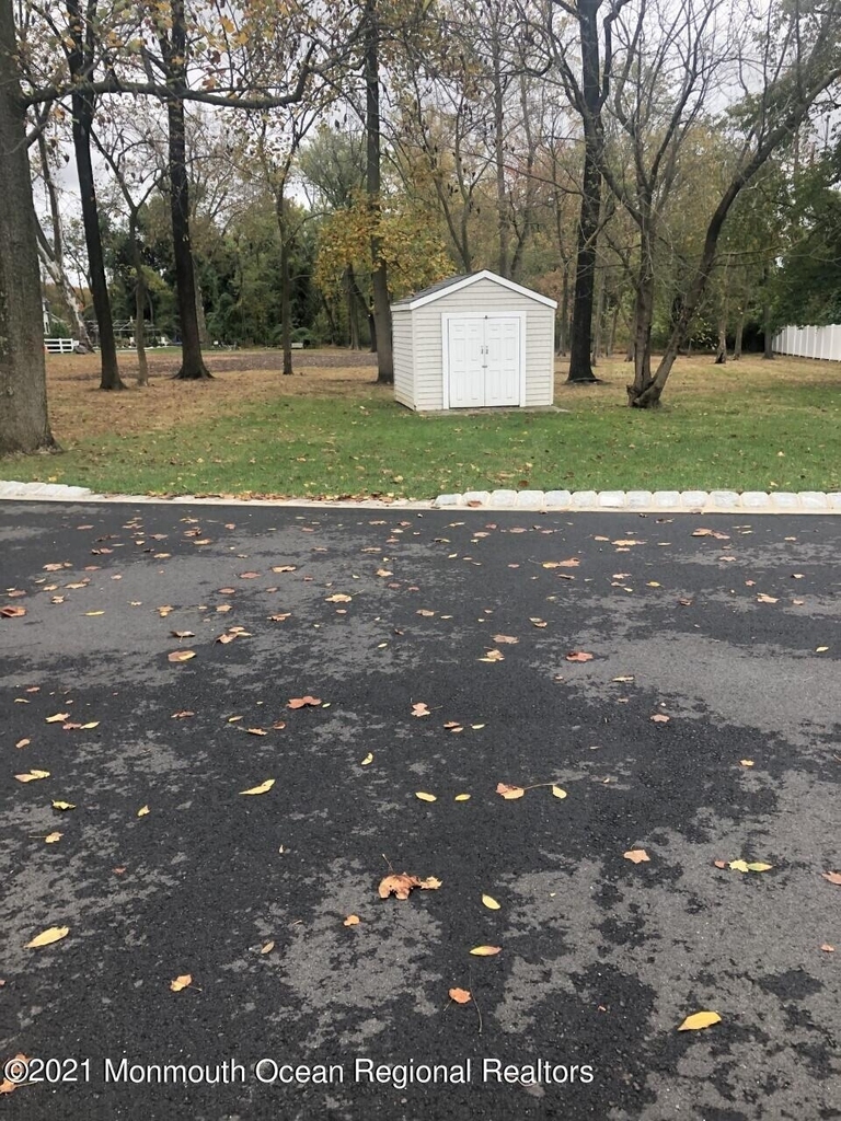 497 Sycamore Avenue - Photo 4