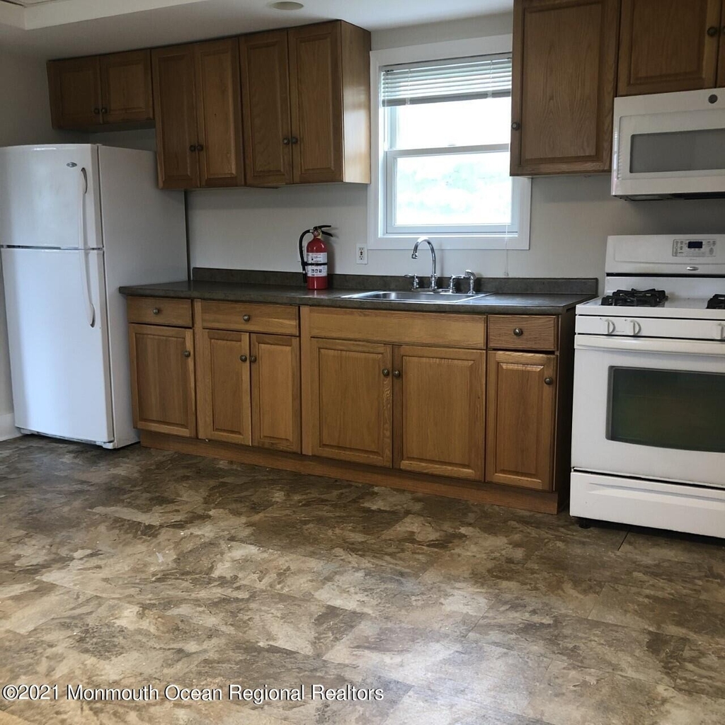 497 Sycamore Avenue - Photo 8
