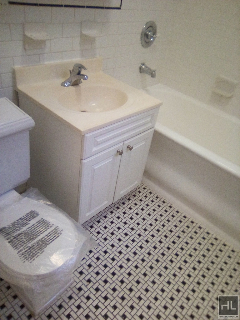 West 45 Street - Photo 3