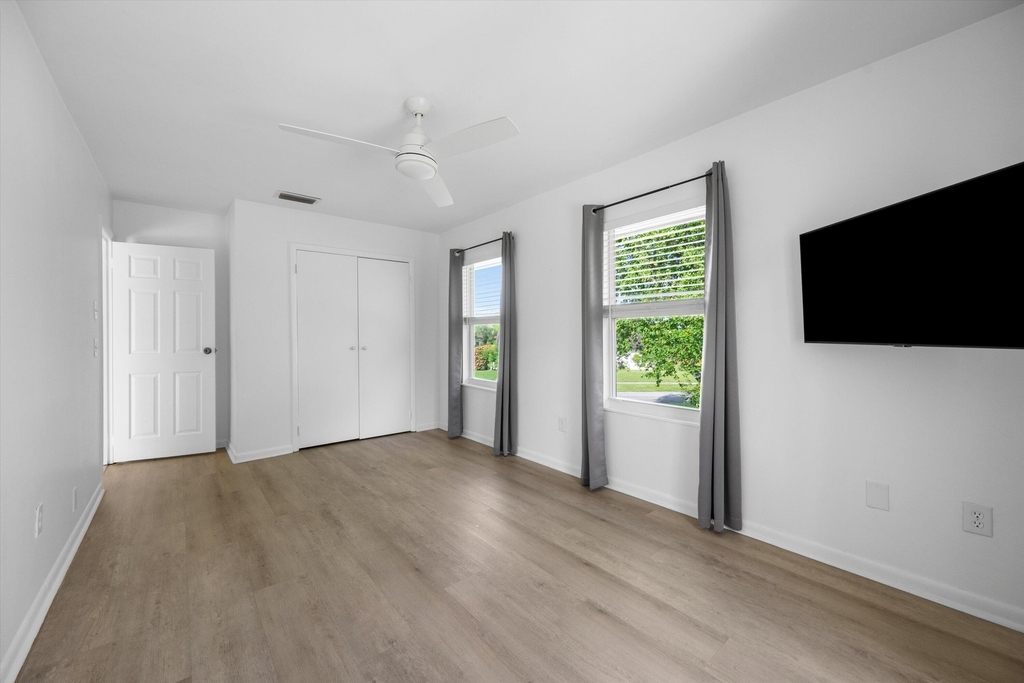1468 Northampton Terrace - Photo 16