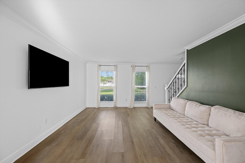 1468 Northampton Terrace - Photo 2