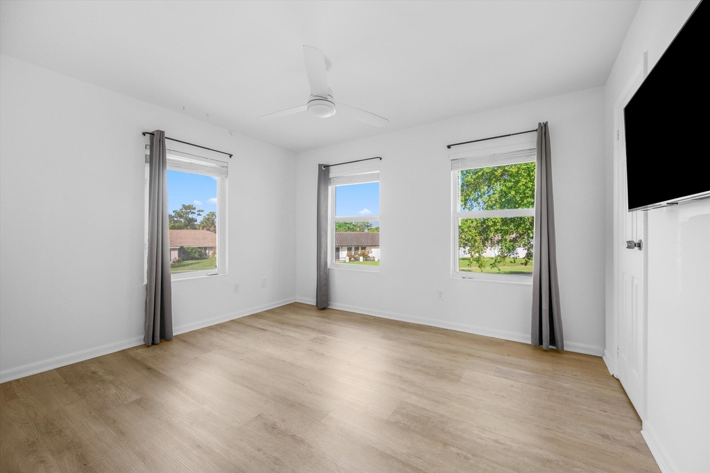 1468 Northampton Terrace - Photo 15
