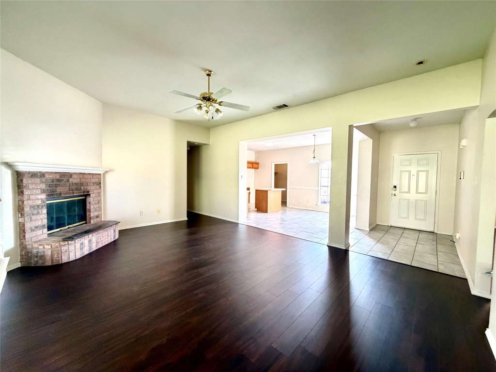 1121 Doreen Street - Photo 2