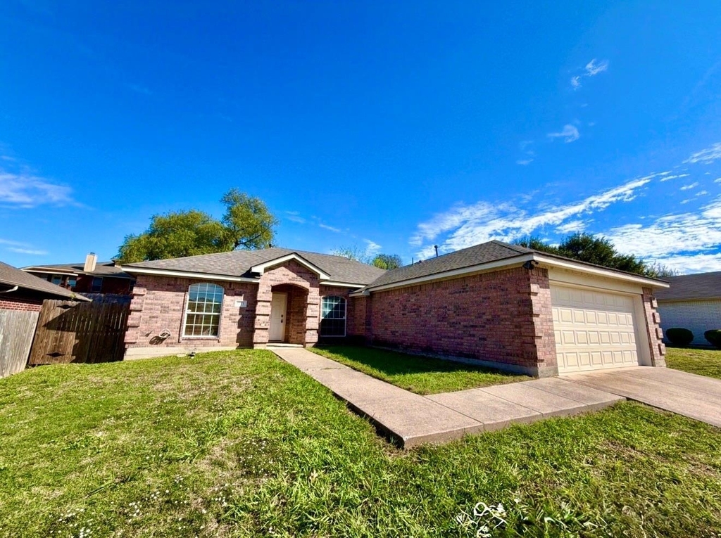 1121 Doreen Street - Photo 1