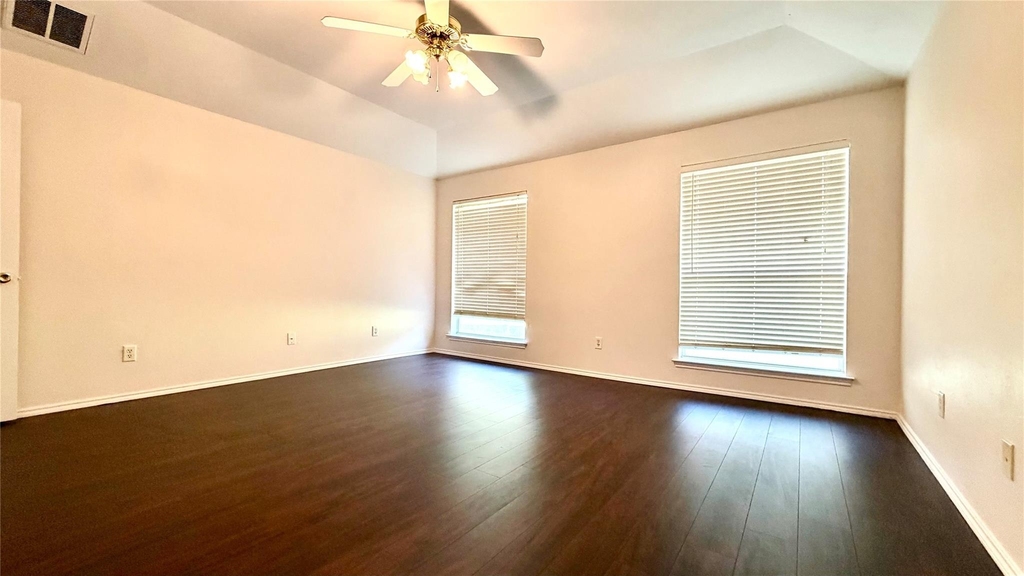 1121 Doreen Street - Photo 12