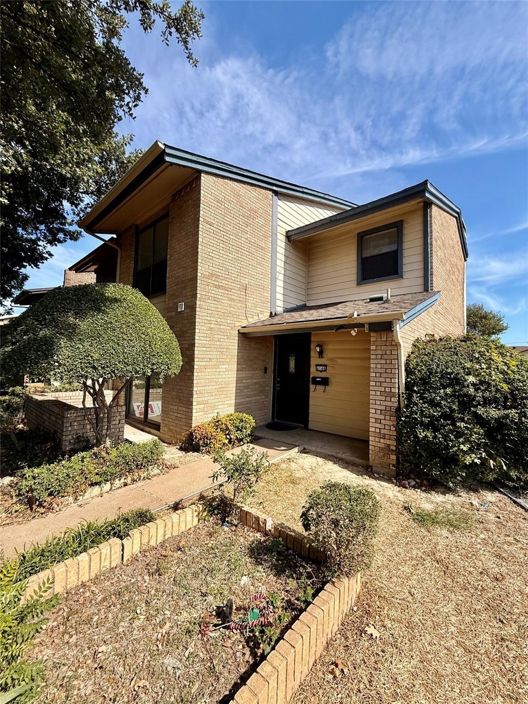 4146 Towngate Boulevard - Photo 1