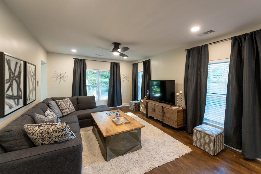 4514 Victor - Photo 0