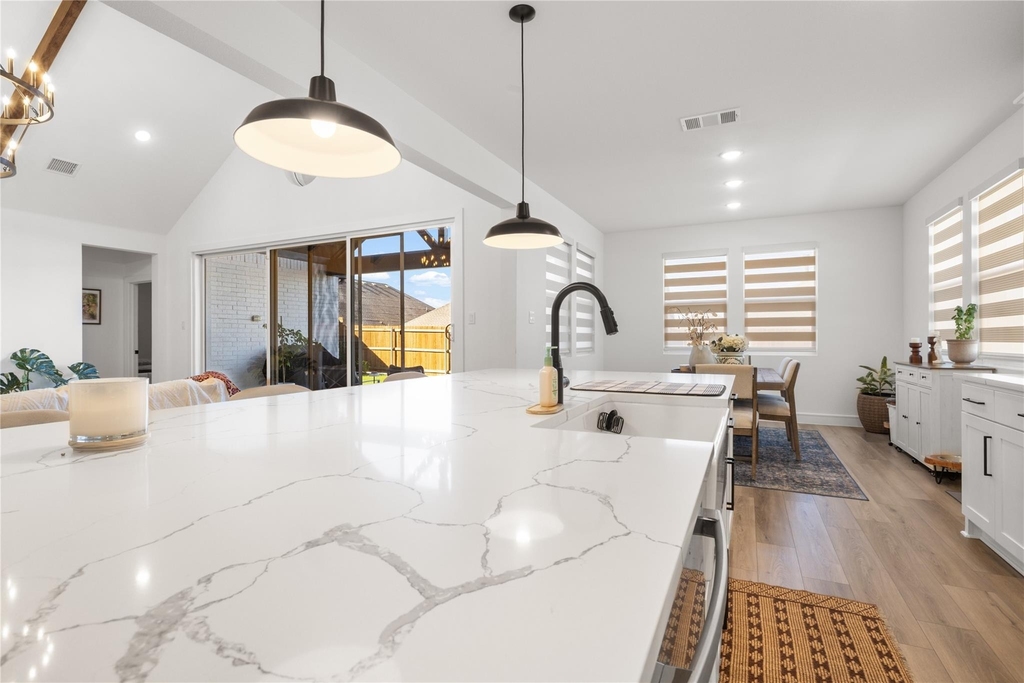 221 Diamond Dale - Photo 9