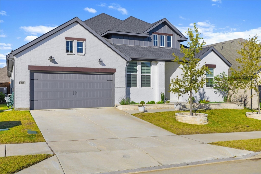 221 Diamond Dale - Photo 1