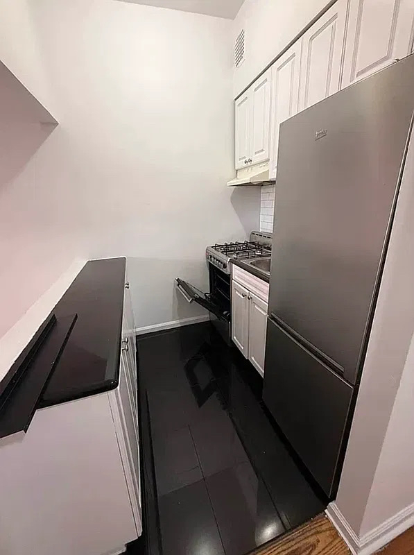 East 88th Street - Photo 3