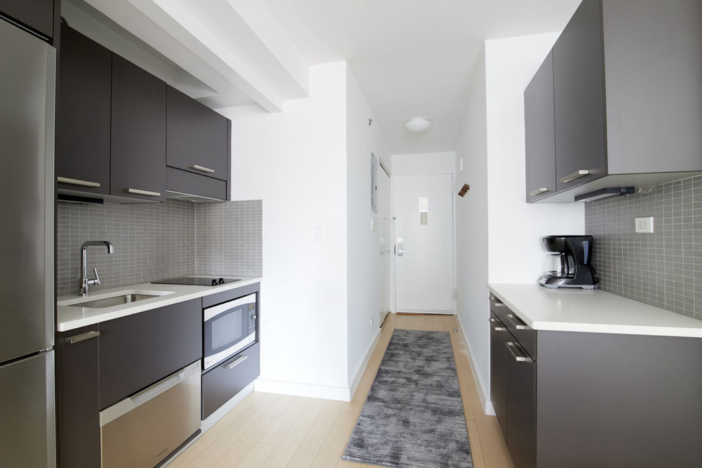 East 39th Street - Photo 2