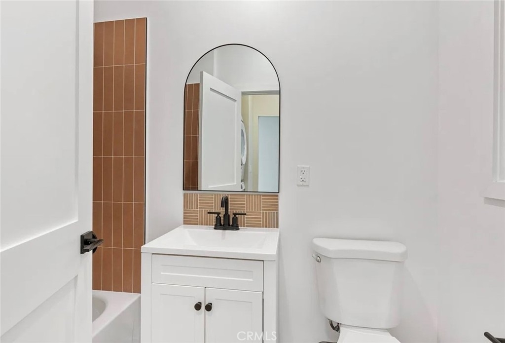 1220 E 1st St - Photo 8