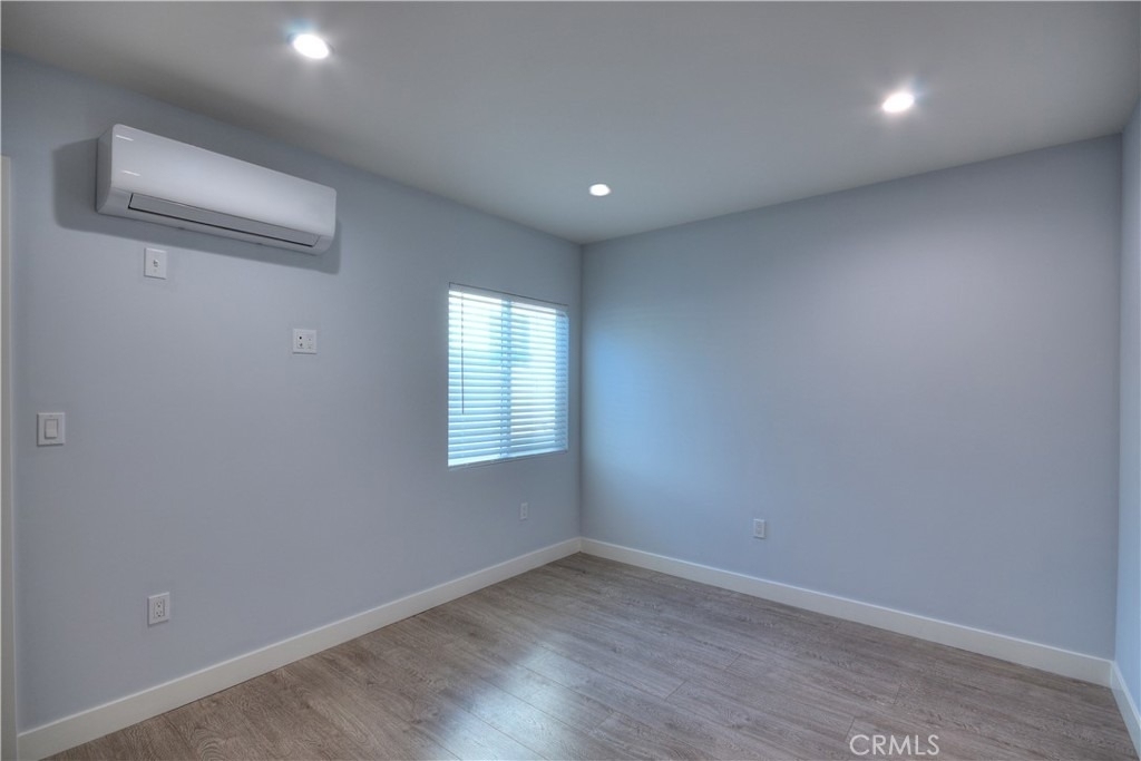 14604 1/2 Cohasset Street - Photo 4