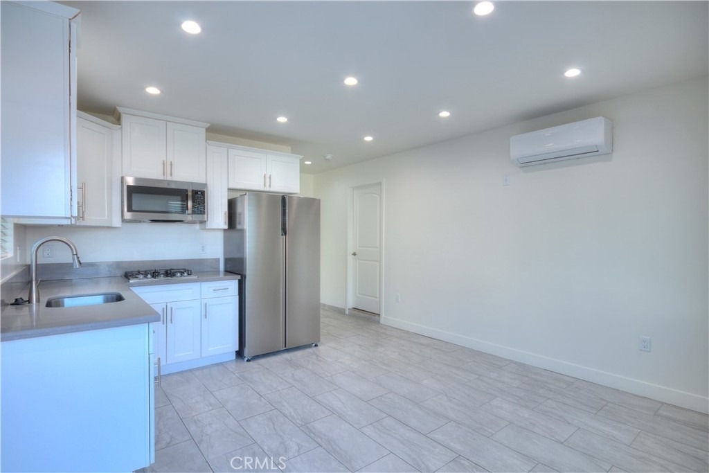 14604 1/2 Cohasset Street - Photo 2
