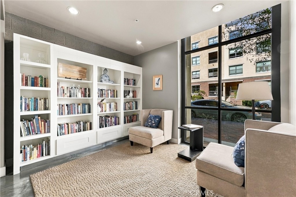 300 E 4th Street - Photo 16
