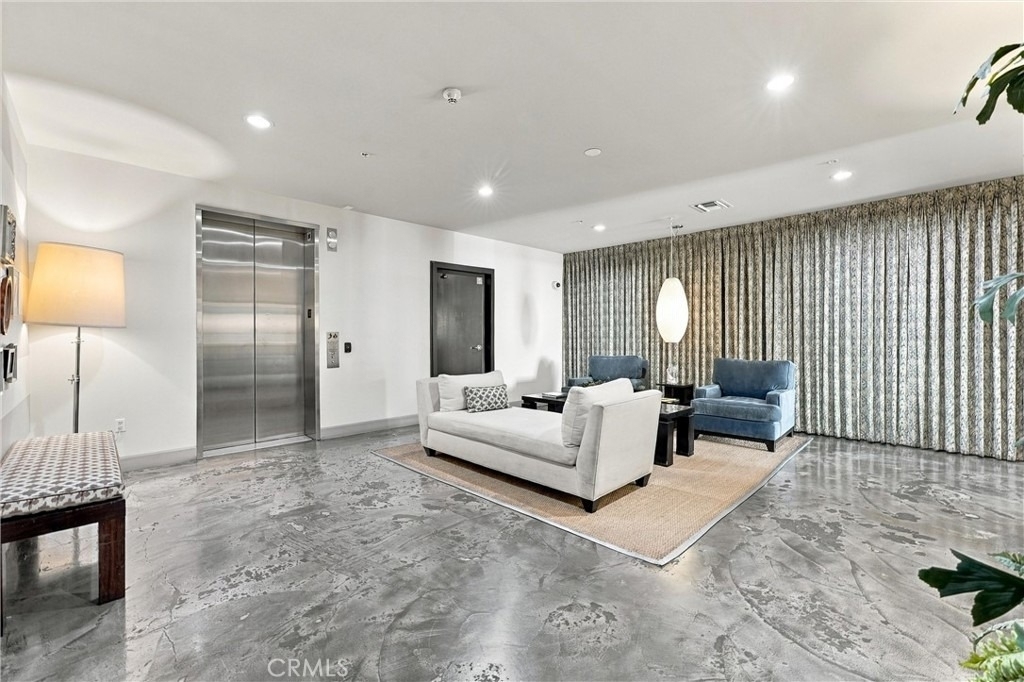 300 E 4th Street - Photo 17