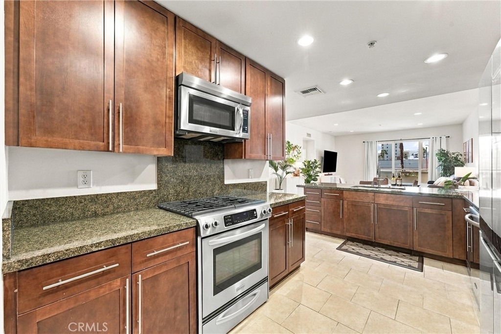 300 E 4th Street - Photo 5