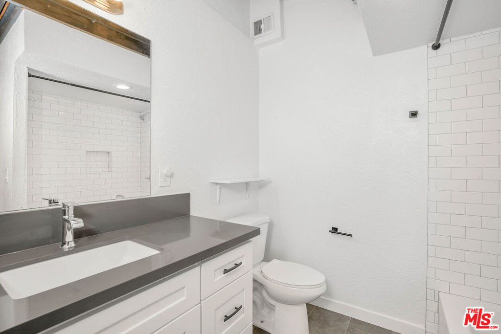 2348 Silver Ridge Avenue - Photo 10