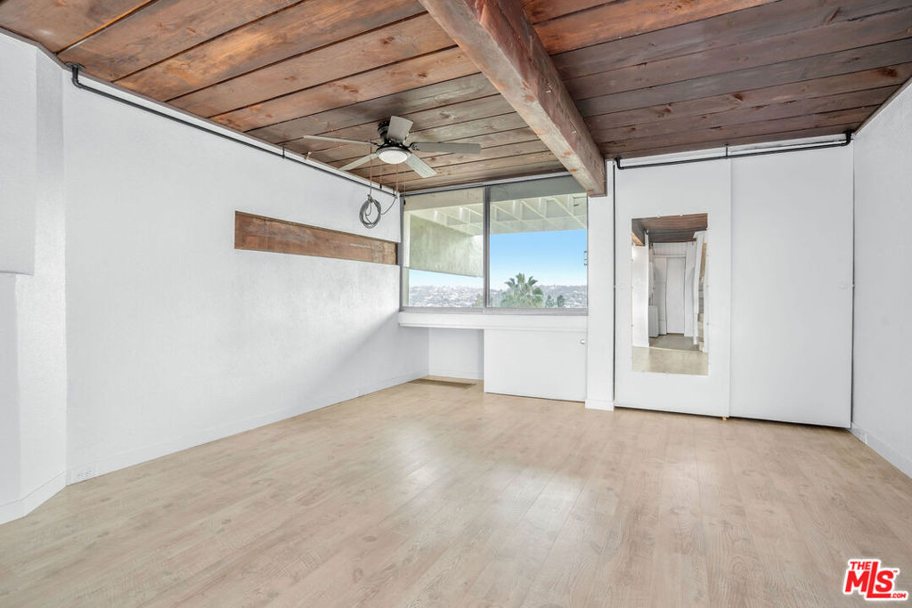 2348 Silver Ridge Avenue - Photo 11