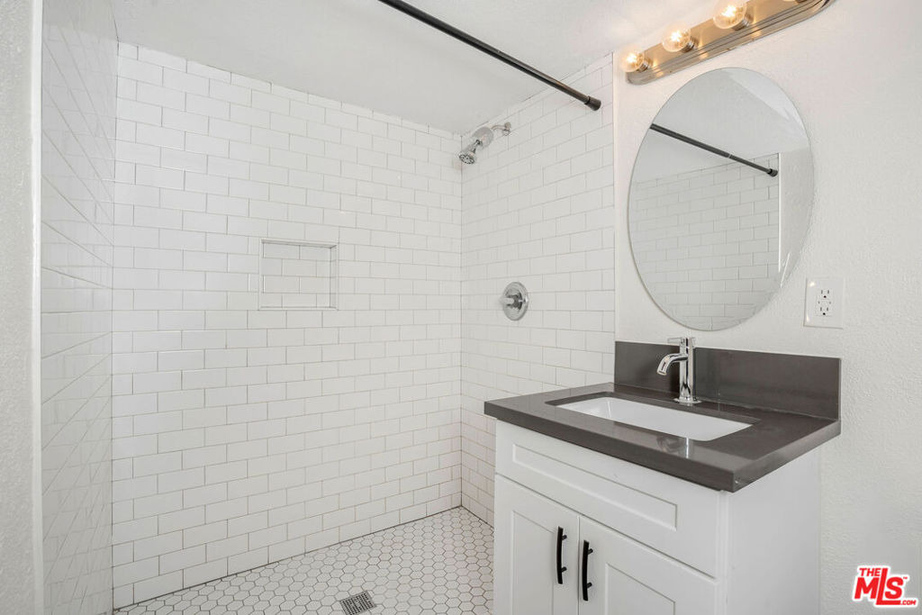 2348 Silver Ridge Avenue - Photo 14